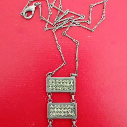 Pendant with green rhinestones and chain like new