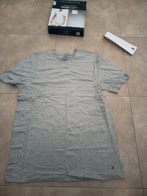 Tommy Hilfiger T Shirt new, men's size L, gray