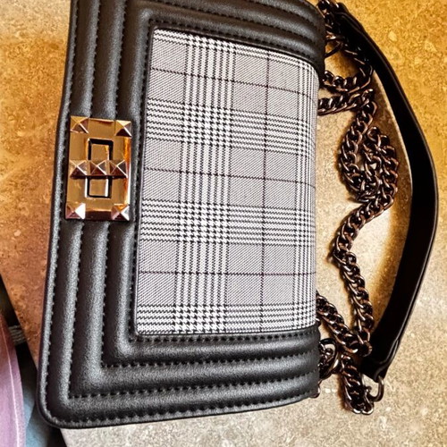 Women's shoulder bag like new, black and white plaid with chain