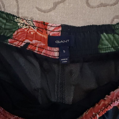 Gant floral swim shorts size S like new, colorful