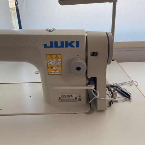 JUKI DDL-8700 Monoveline Sewing Machine like new, direct-drive motor