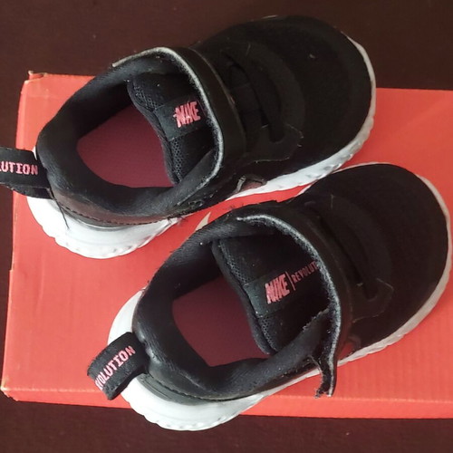 Nike baby shoes size 20 like new
