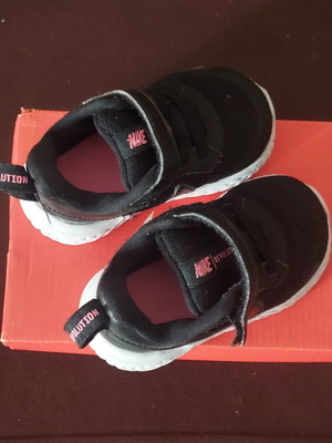 Nike βρεφικά παπούτσια αγκαλιάς Νο 20 σαν καινούργιο