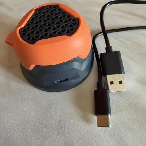 Magnetic waterproof Bluetooth speaker like new