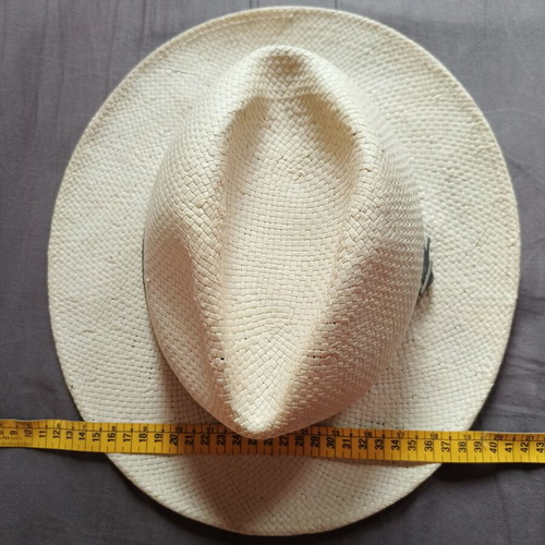 Men's hat like new, size 62, white beige