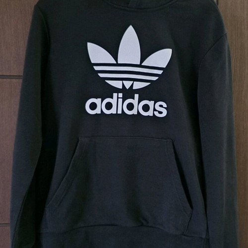 Παιδικό φούτερ Adidas μεταχειρισμένο με κουκούλα, μαύρο, για 12-13 ετών
