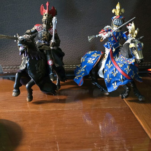 Figures horses and knights like new, decorative plastic