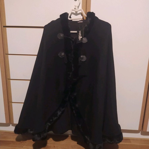 Madlen cape black like new, size S