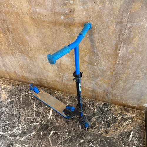 Two-Wheel Kids Scooter like new, blue