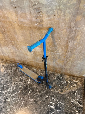 Two-Wheel Kids Scooter like new, blue