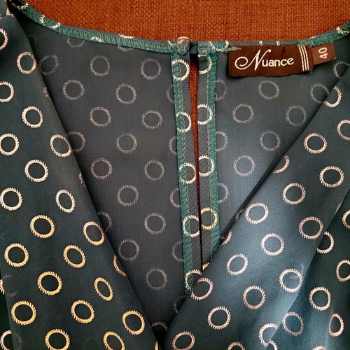 Nuance emerald dress size 40 with gold rings pattern