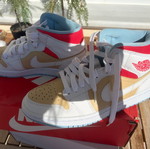 Air Jordan 1 Mid SE 'Sesame' sneakers, size 39