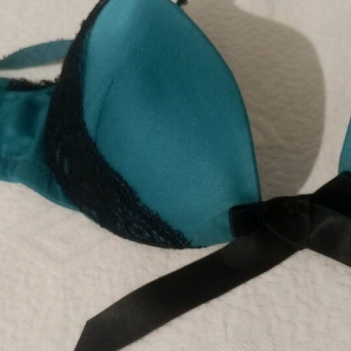 Yamamay satin texture bra emerald 65B like new