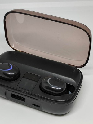 Bluetooth слушалки в калъф с 2000 mAh батерия