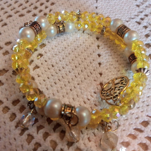 Handmade yellow bracelet with beads new