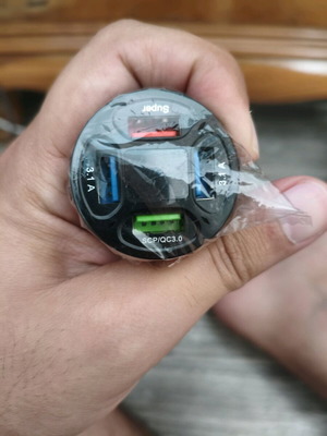 Зарядно устройство за кола с 4 порта USB – Поддръжка на бързо зареждане (QC 3.0 / SCP)