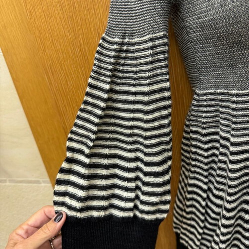 Angie knitted sweater with puff sleeve, like new, size L, black and white