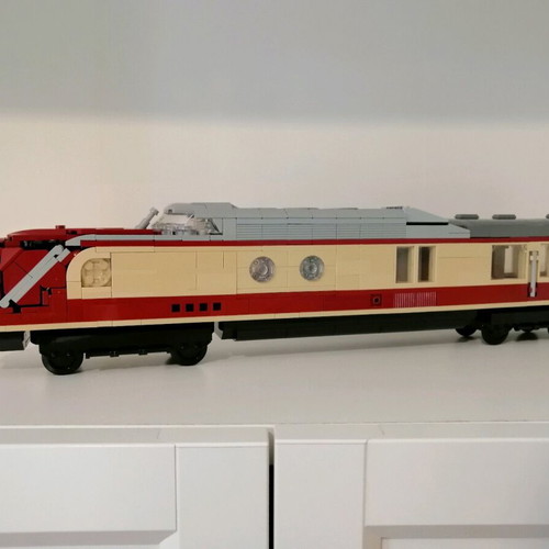 Trans Europe Express train like new, 2230 pieces, 130 cm length