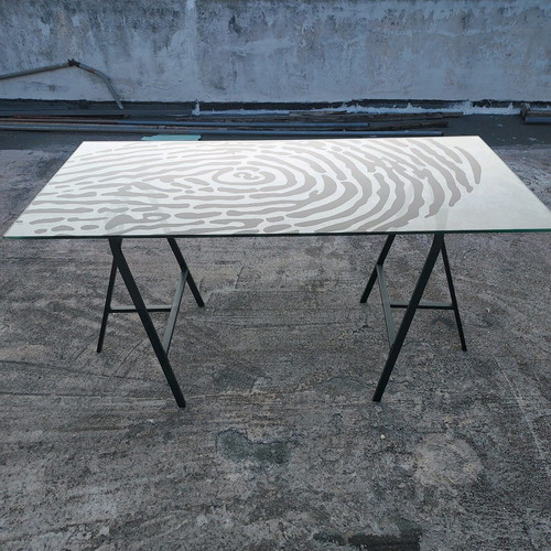 Glass desk used with fingerprint design and legs 148x73 cm