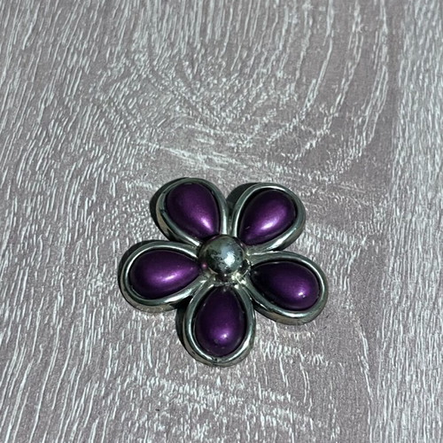 Flower used adhesive jewelry piece