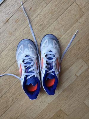 Adidas kids' football shoes size 32 used, white with gift gloves