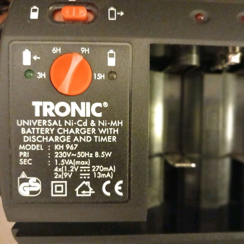 Battery charger for various sizes like new