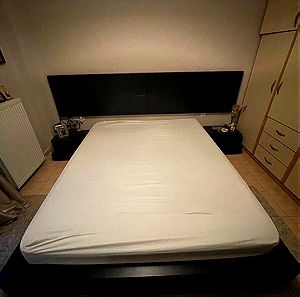 Κρεβάτι διπλό Με κομοδίνα και στρώμα  σε άριστη κατάσταση