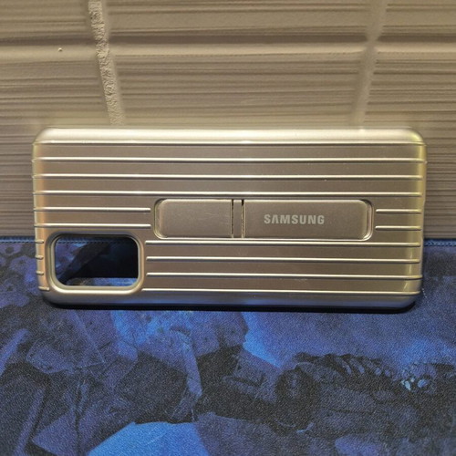 Samsung Galaxy S20+ case with stand like new