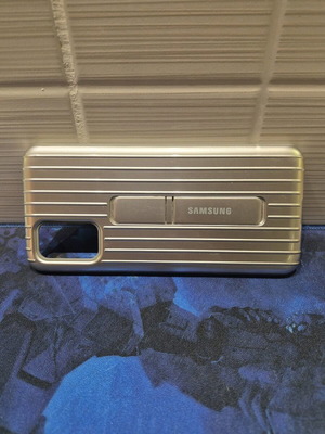 Samsung Galaxy S20+ case with stand like new