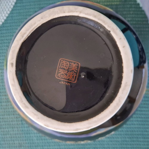 Porcelain vase used with Asian design, black