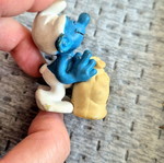 Schleich Peyo Στρουμφάκι που κρατάει θησαυρό
