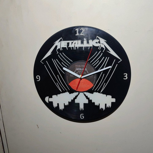 Wall clock made from a Metallica – Master Of Puppets vinyl record