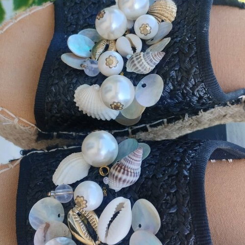 Summer slippers like new, decorated with shells size 39 black