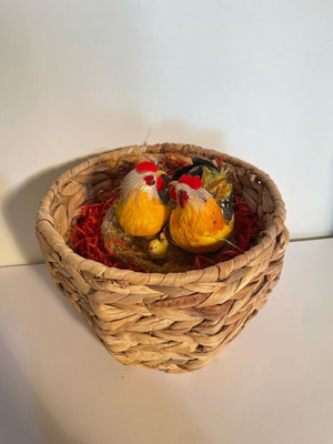 Wicker basket like new, ideal for Easter and decoration