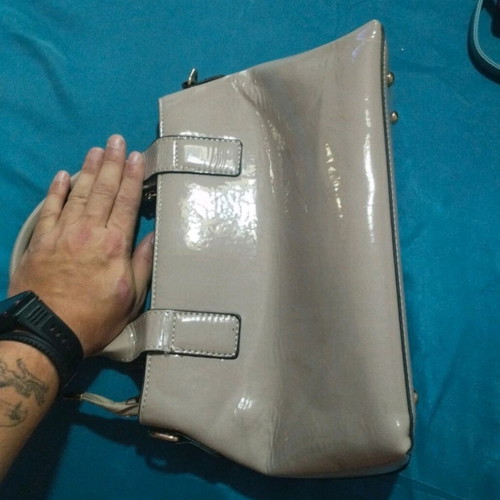 Women's beige shoulder bag lightly used