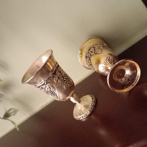 Decorative glasses used