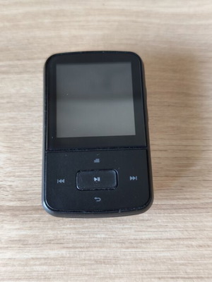 Crypto MP1500BT 8 GB MP4 Player like new with Bluetooth and FM Radio