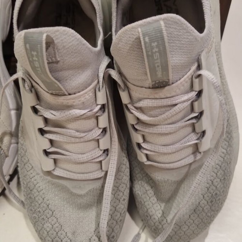 Under Armour athletic shoe gray like new size 43