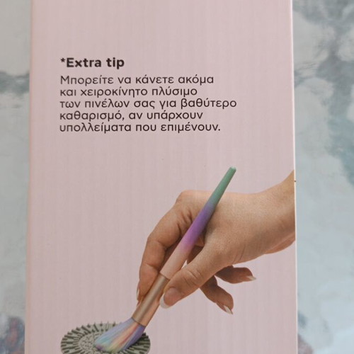 Sentio makeup brush cleaning device