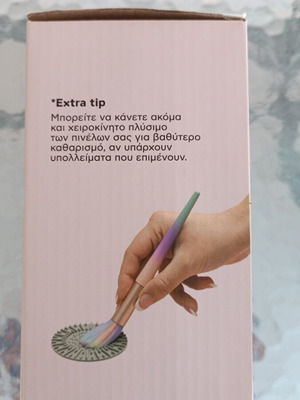 Sentio makeup brush cleaning device