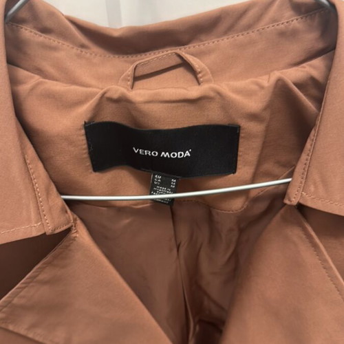 Vero Moda trench coat in perfect rotten apple color, medium, like new