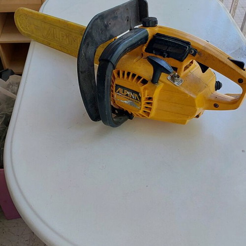 Chainsaw used, good condition, needs maintenance