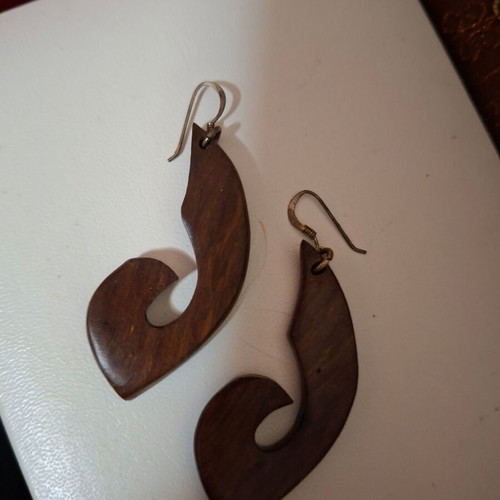 Wooden earrings like new in beautiful brown designs