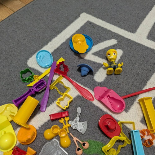 Playdough dentist and other molds like new