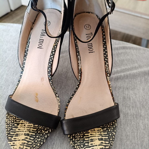 Toi & Moi women's leather sandals like new, size 37, black with animal print