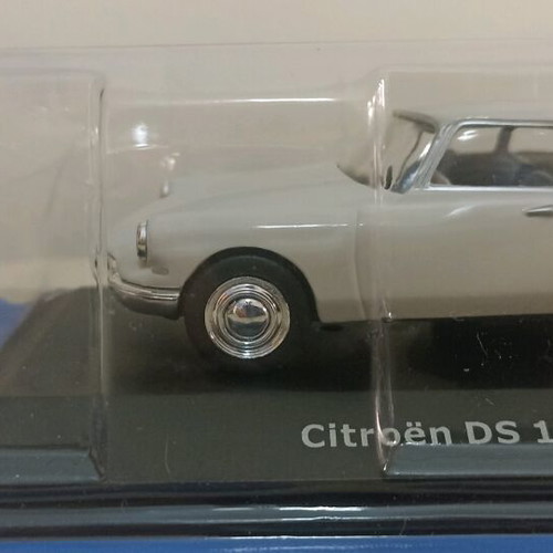 Unforgettable Cars Citroen DS 19 1957 1:43 model new with magazine