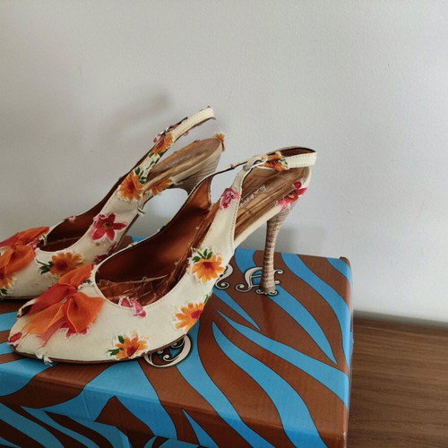 Peep toe floral fabric colorful sandals Tsakiris Mallas size 39 like new