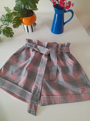 Kids' evaze shorts new, gray with pink check, size 128 cm