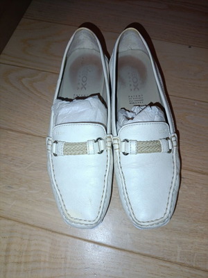 Geox moccasins off white size 39 like new