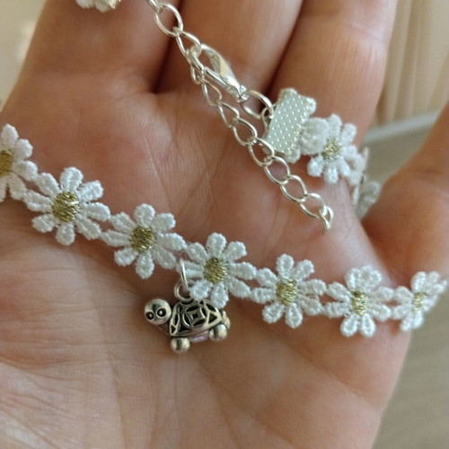 Floral choker with charm like new
